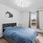 Luxury Apartment Silvertown Way