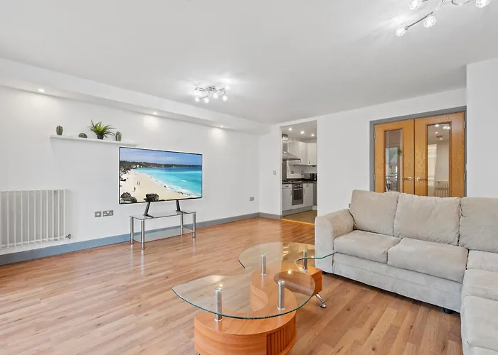 Luxury Apartment Silvertown Way